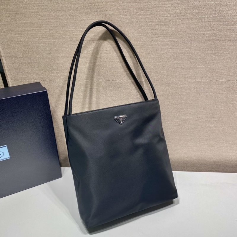 Pra*a tote bags